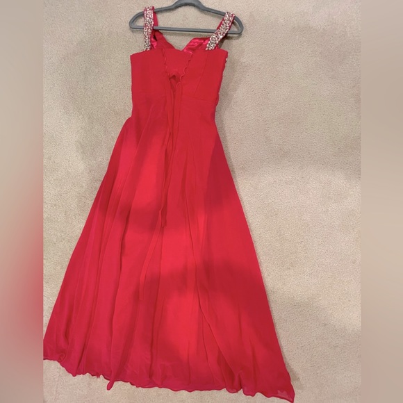 Long, chiffon, sleeveless hot pink dress. Sizing reference: 5’7” HT / 115lbs WT - Picture 2 of 2